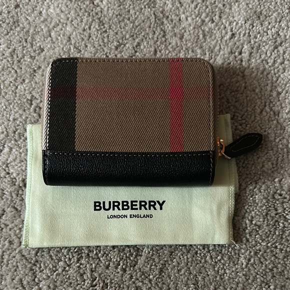 New Burberry Black and Brown Checkered Wallet - Picture 1 of 11